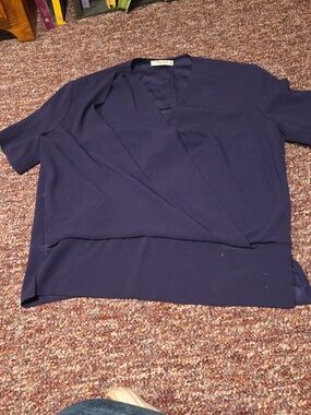 MM Lafleur Size M Women's V-Neck Top in Navy